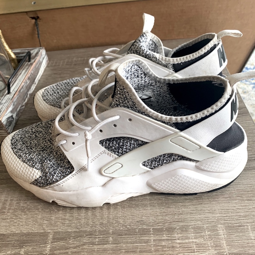 Men’s Nike (Hurache) Shoes (Size - US 10)